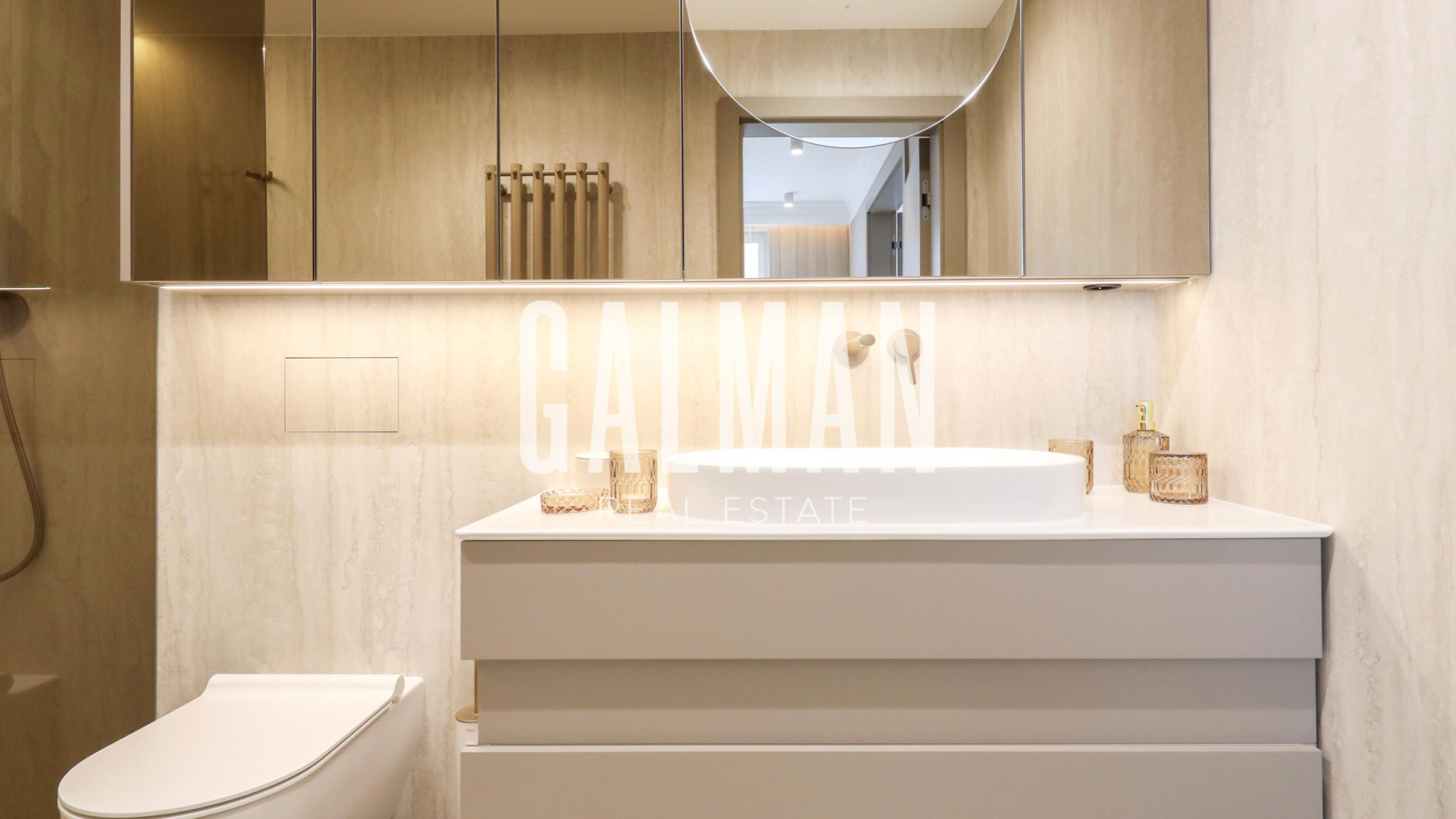 2560