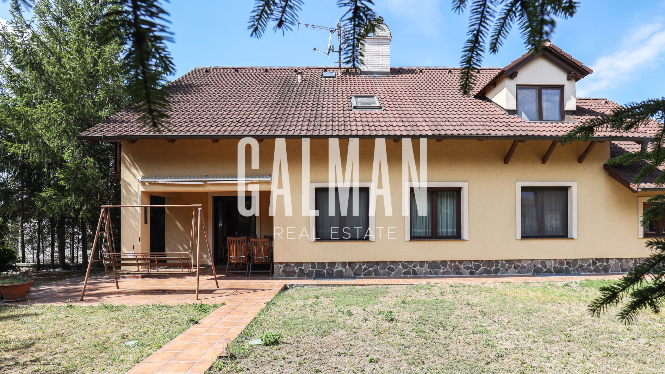 2560